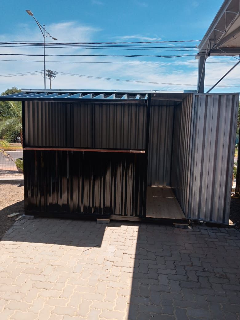 Lancheria container 09